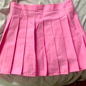 Pink pleated skirt
